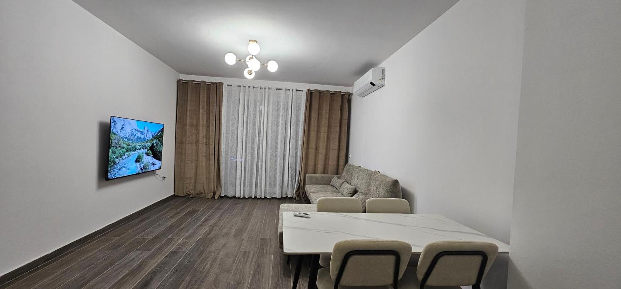 Apartment Free Parking Skanderbeg Square - Spacious Tirana